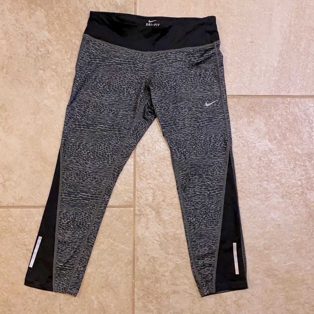 Nike Dri-Fit Capri Leopard Leggings | Size: M